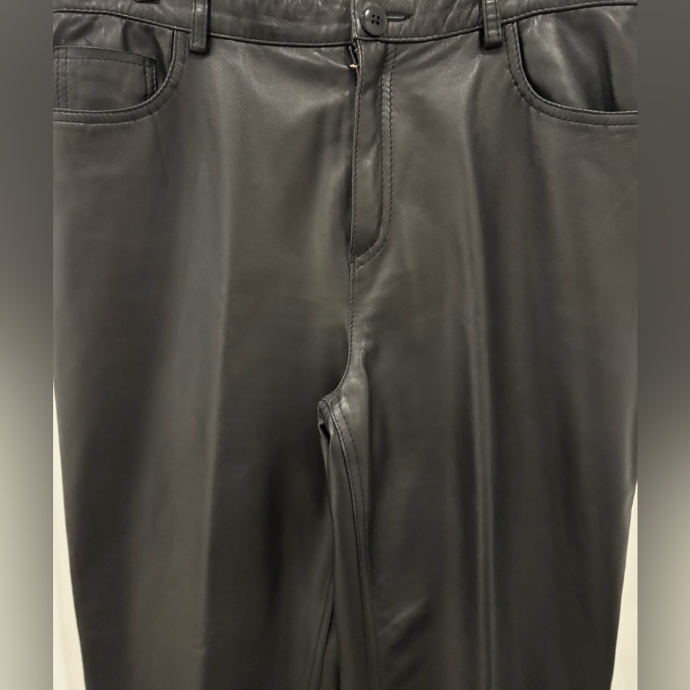 Burns gorgeous straight leg black leather pant 
5 pocket size 10 zipper button - Picture 8 of 11